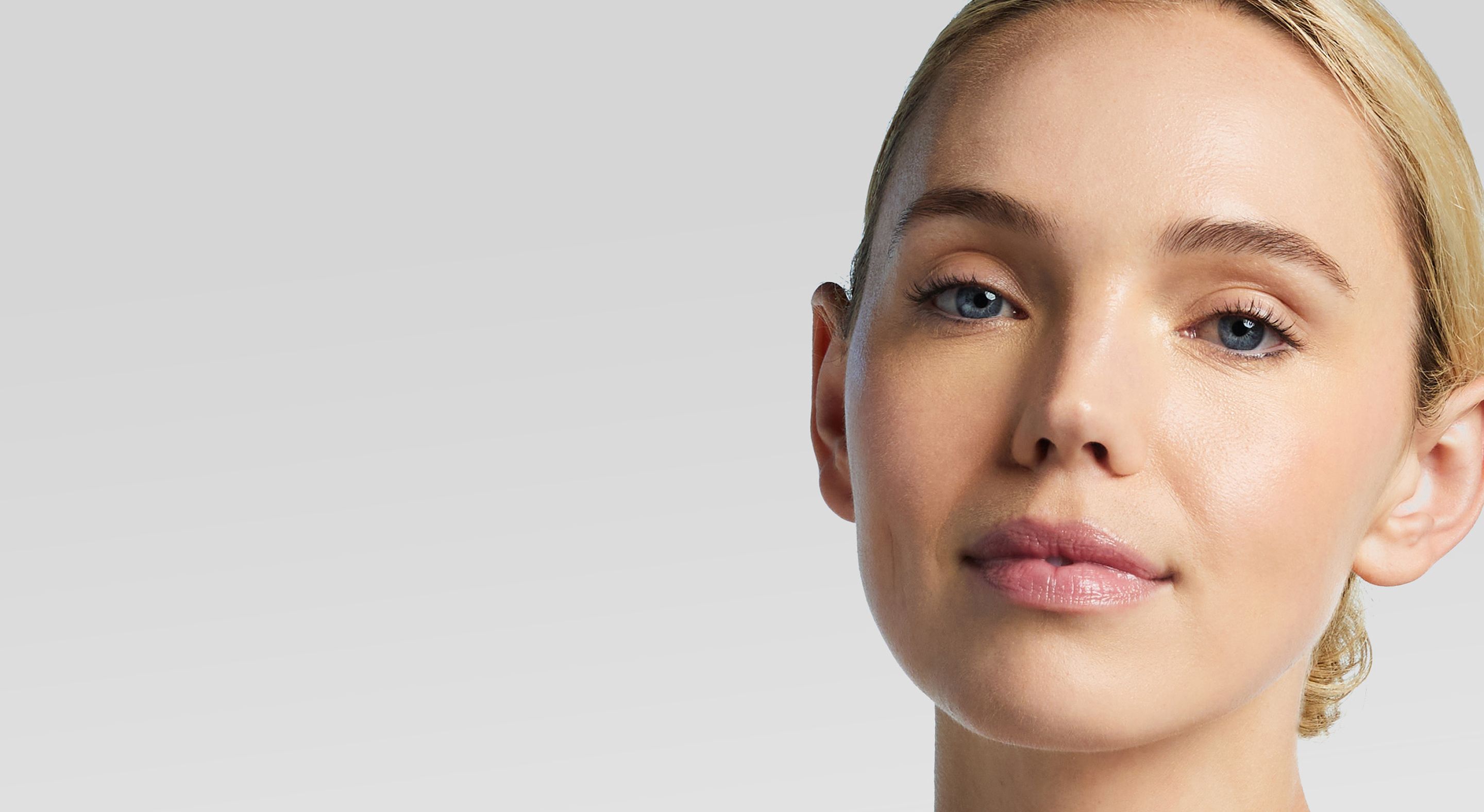 Closeup of a daxxify model's face