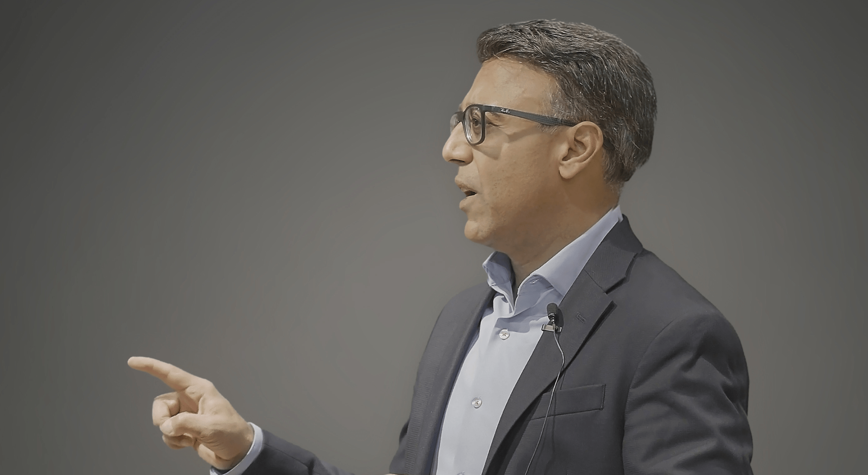 Nadeem Moiz giving a presentation